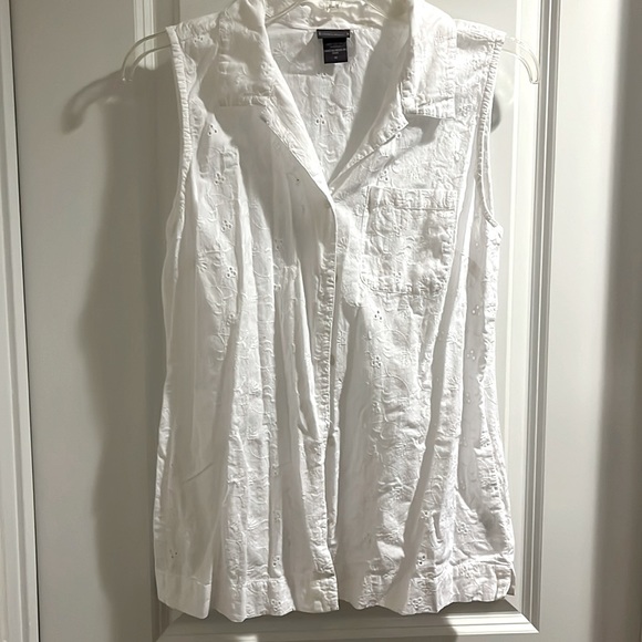 White sleeveless button down shirt - Picture 1 of 2